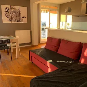 Residentiel Avec Parking Gratuit Appartement